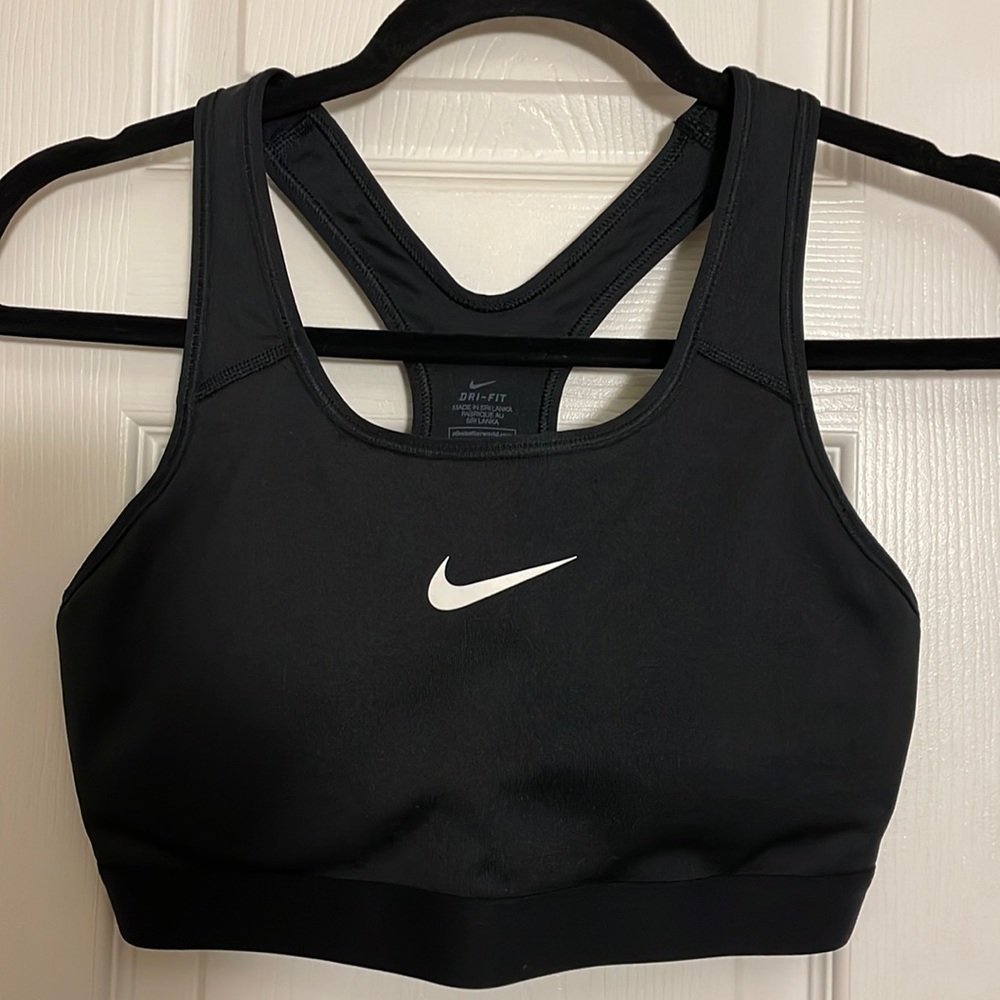 Nike Dri-FIT Swoosh Sports Bra